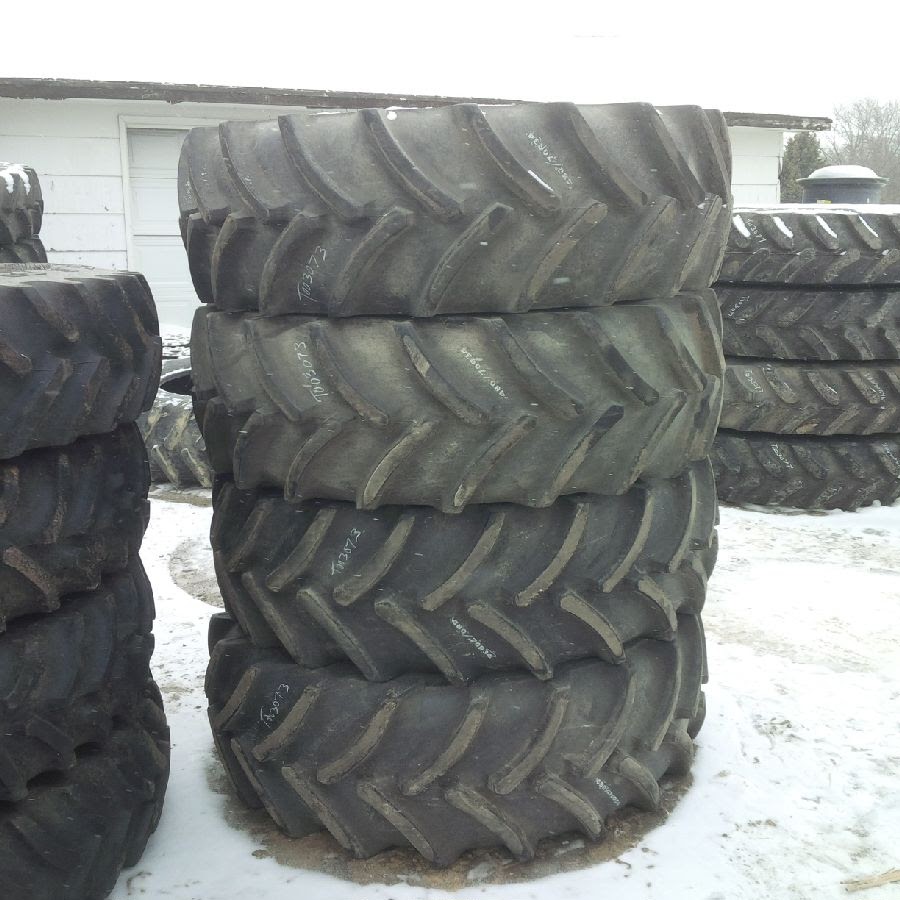 480/70R34 Goodyear Farm DT812 Optitrac R-1W on New Holland White 12-Hole Waffle Wheel (Groups of 2 bolts)/Waffle Wheel (Groups of 3 bolts) 85%