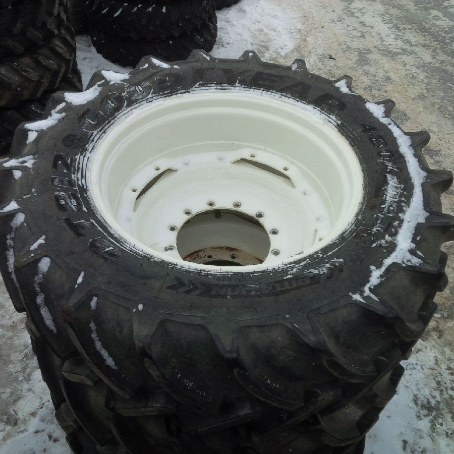 480/70R34 Goodyear Farm DT812 Optitrac R-1W on New Holland White 12-Hole Waffle Wheel (Groups of 2 bolts)/Waffle Wheel (Groups of 3 bolts) 85%