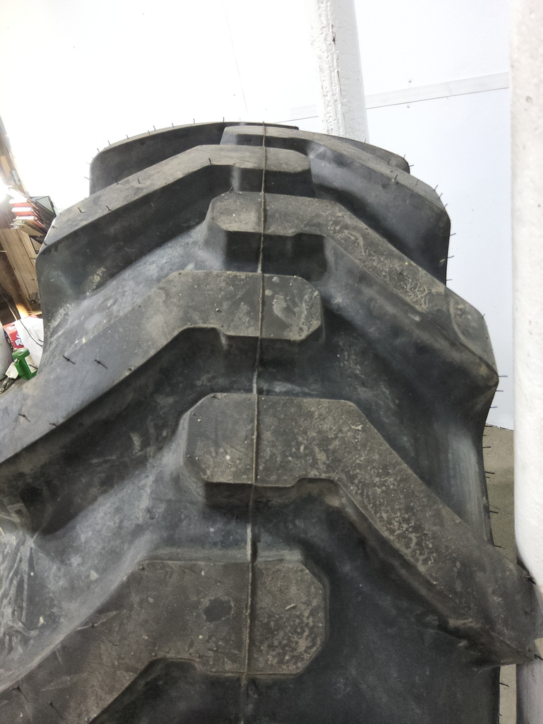 440/80-24 Galaxy Super Industrial Lug R-4 138A8 99%