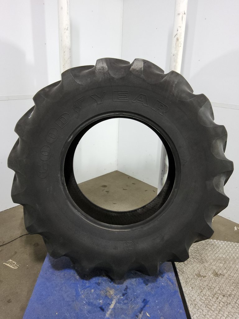 18.4R30 Goodyear Farm Super Traction Radial R-1 142A8 80%