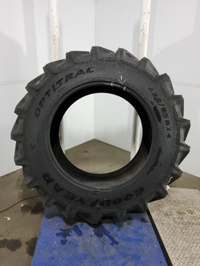 420/85R34 Goodyear Farm Optitrac R-1W 147D 99%