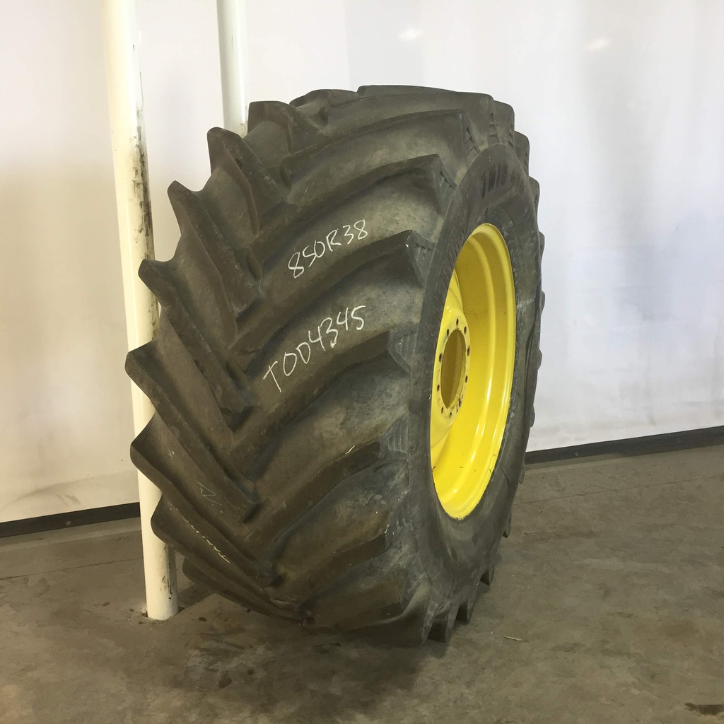 850/60-38 Trelleborg T414 R-1W on John Deere Yellow 10-Hole Formed Plate 55%