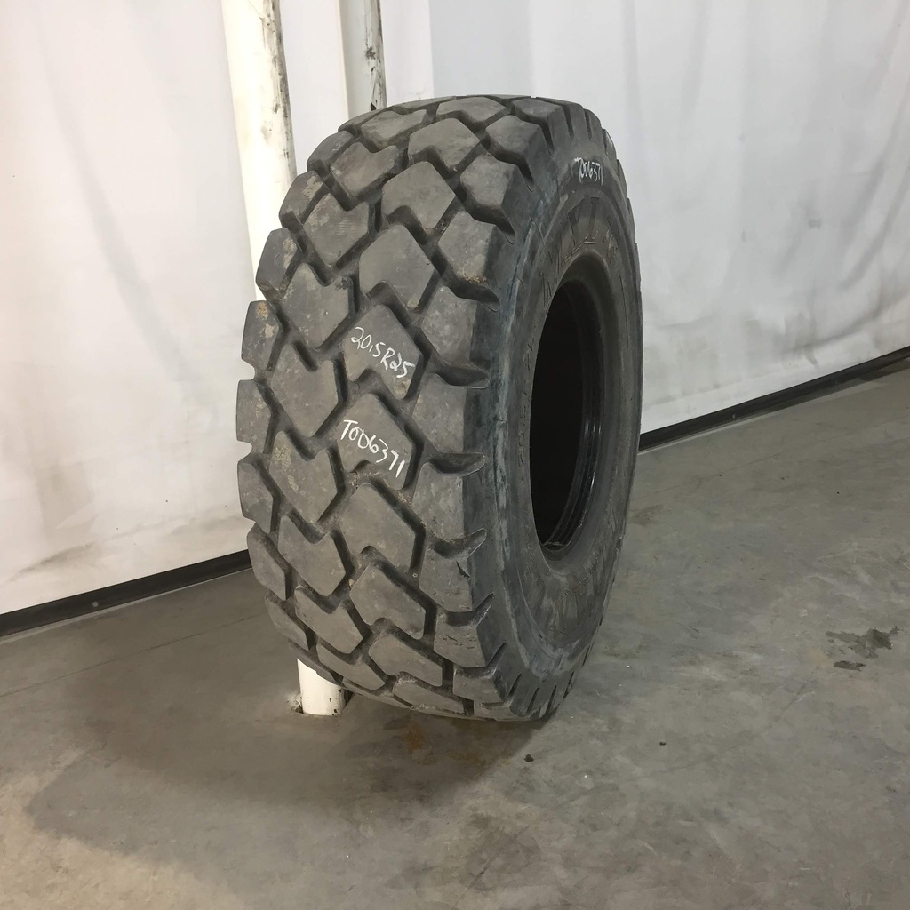 20.5/R25 Titan Farm MXL Radial  E-3/L-3 1* 60%