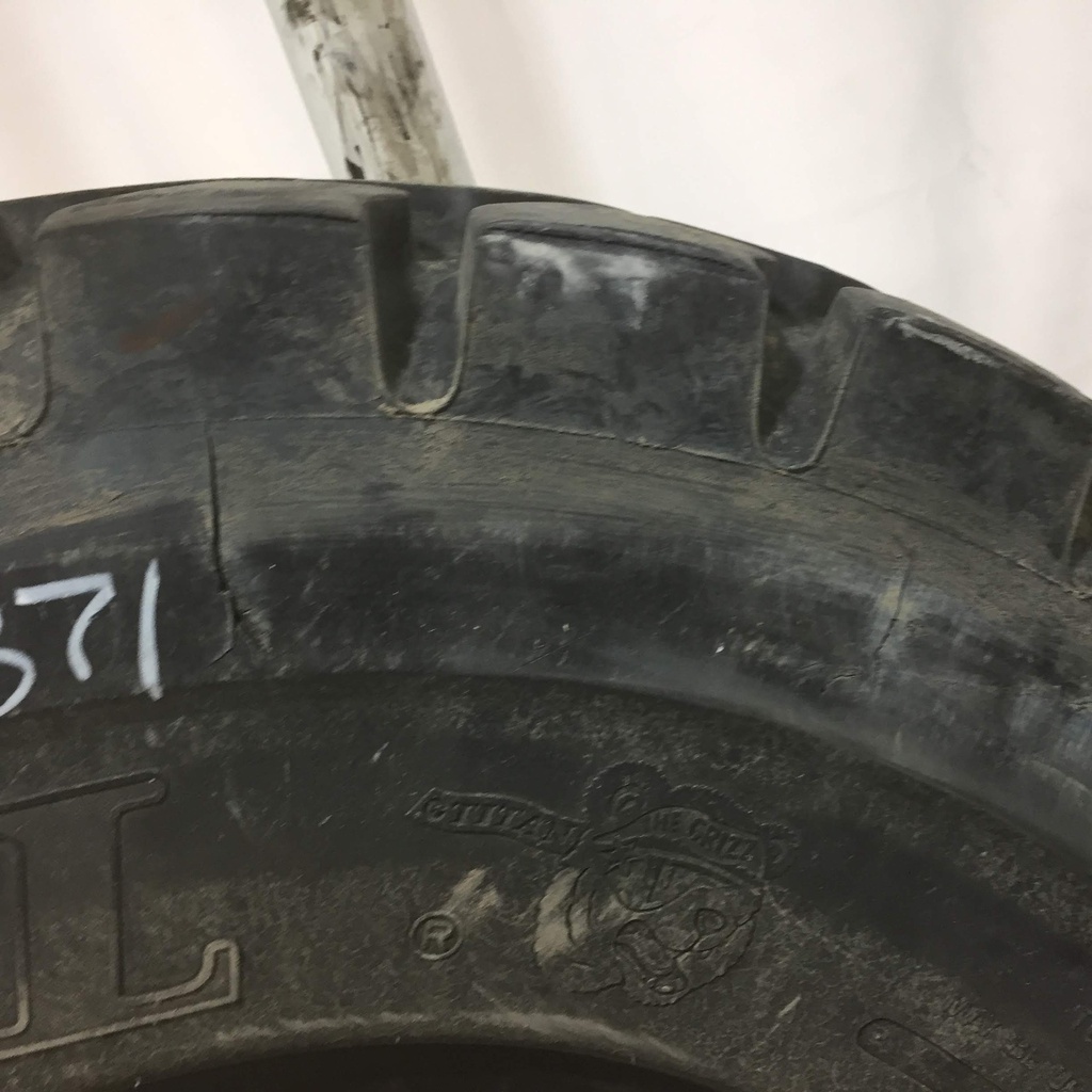 20.5/R25 Titan Farm MXL Radial  E-3/L-3 1* 60%