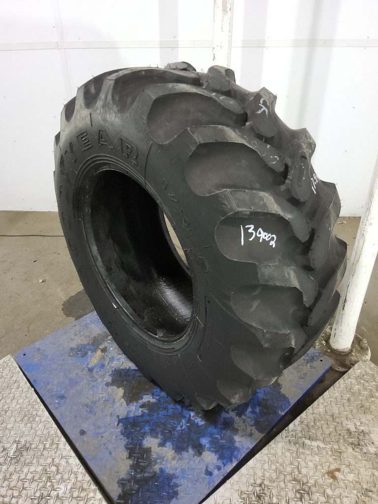 17.5L-24 Goodyear Farm IT525 R-4 E (10 Ply), 99%