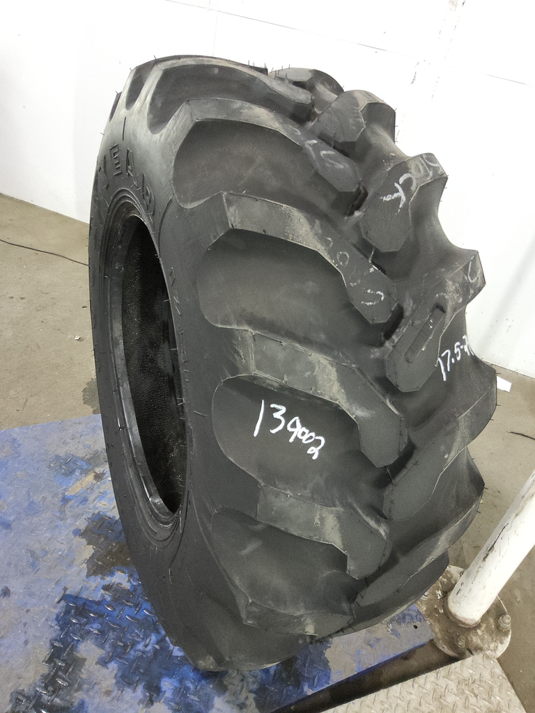 17.5L-24 Goodyear Farm IT525 R-4 E (10 Ply), 99%