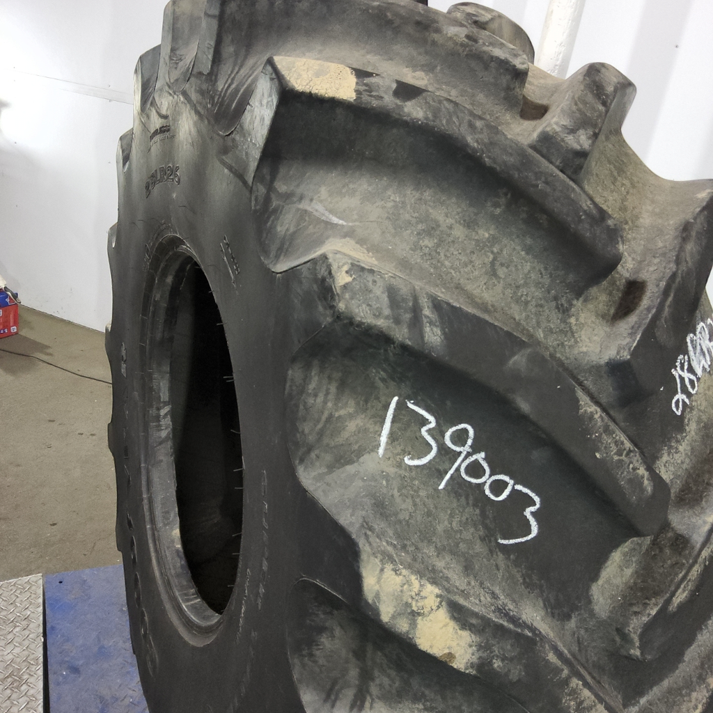 28LR26 Goodyear Farm Super Traction Radial R-1W 99%