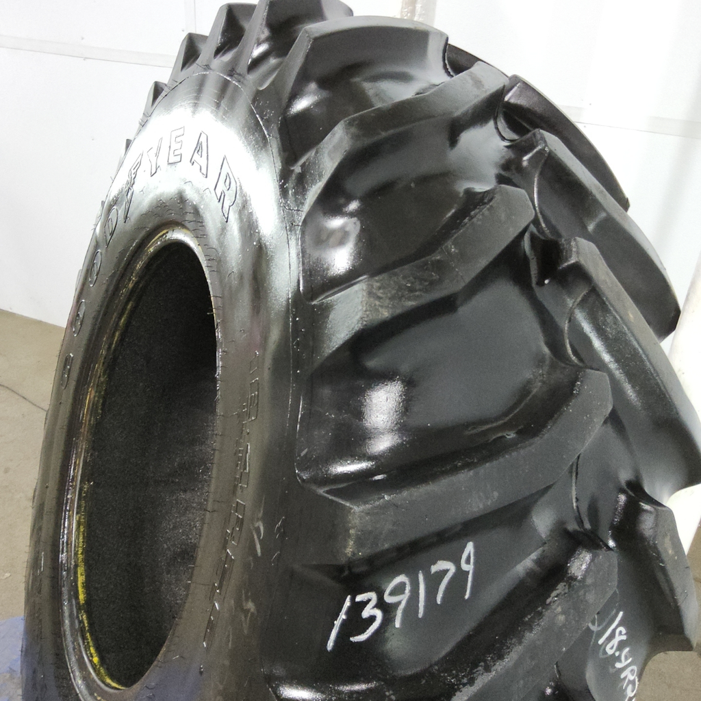 18.4R26 Goodyear Farm Dyna Torque Radial II R-1 140A8 75%