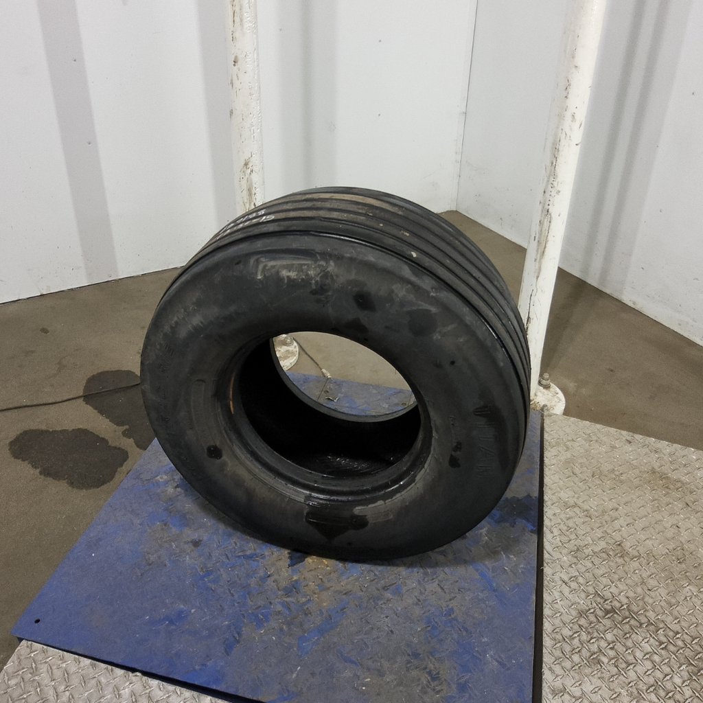 31x13.50-15 Titan Farm Flo-Trac Rib HF-1 G (14 Ply), 40%