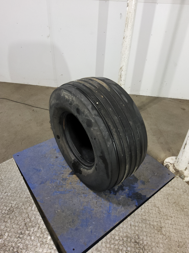 31x13.50-15 Titan Farm Flo-Trac Rib HF-1 G (14 Ply), 40%