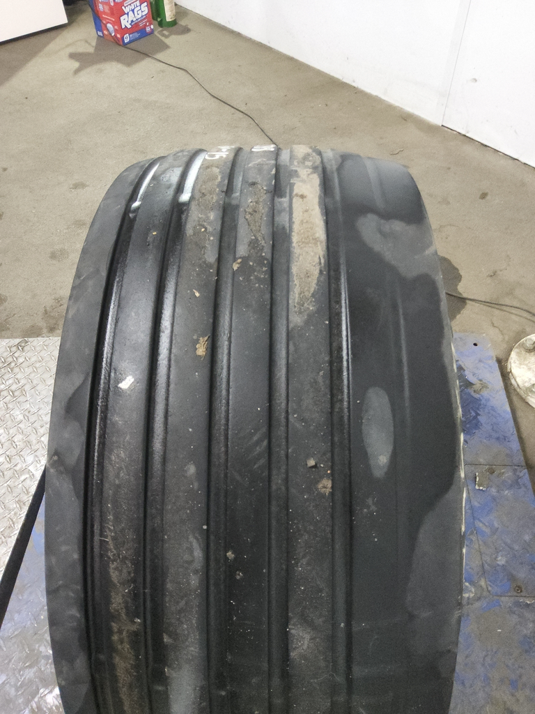 31x13.50-15 Titan Farm Flo-Trac Rib HF-1 G (14 Ply), 40%