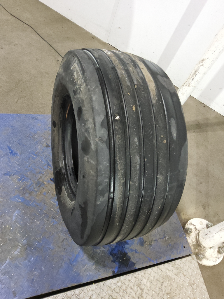 31x13.50-15 Titan Farm Flo-Trac Rib HF-1 G (14 Ply), 40%