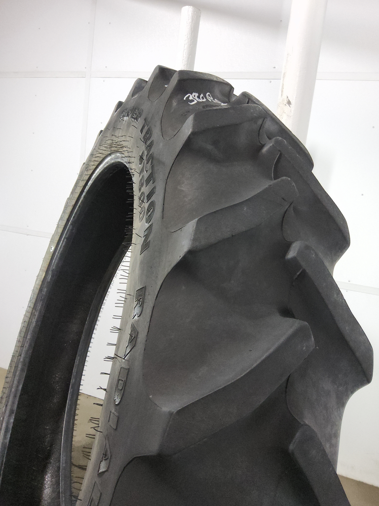 380/90R54 Goodyear Farm DT800 Super Traction R-1W 152B 75%