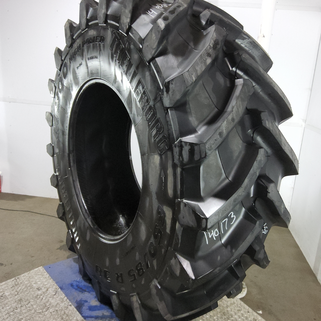 650/85R38 Trelleborg TM900 High Power R-1W 173D 99%