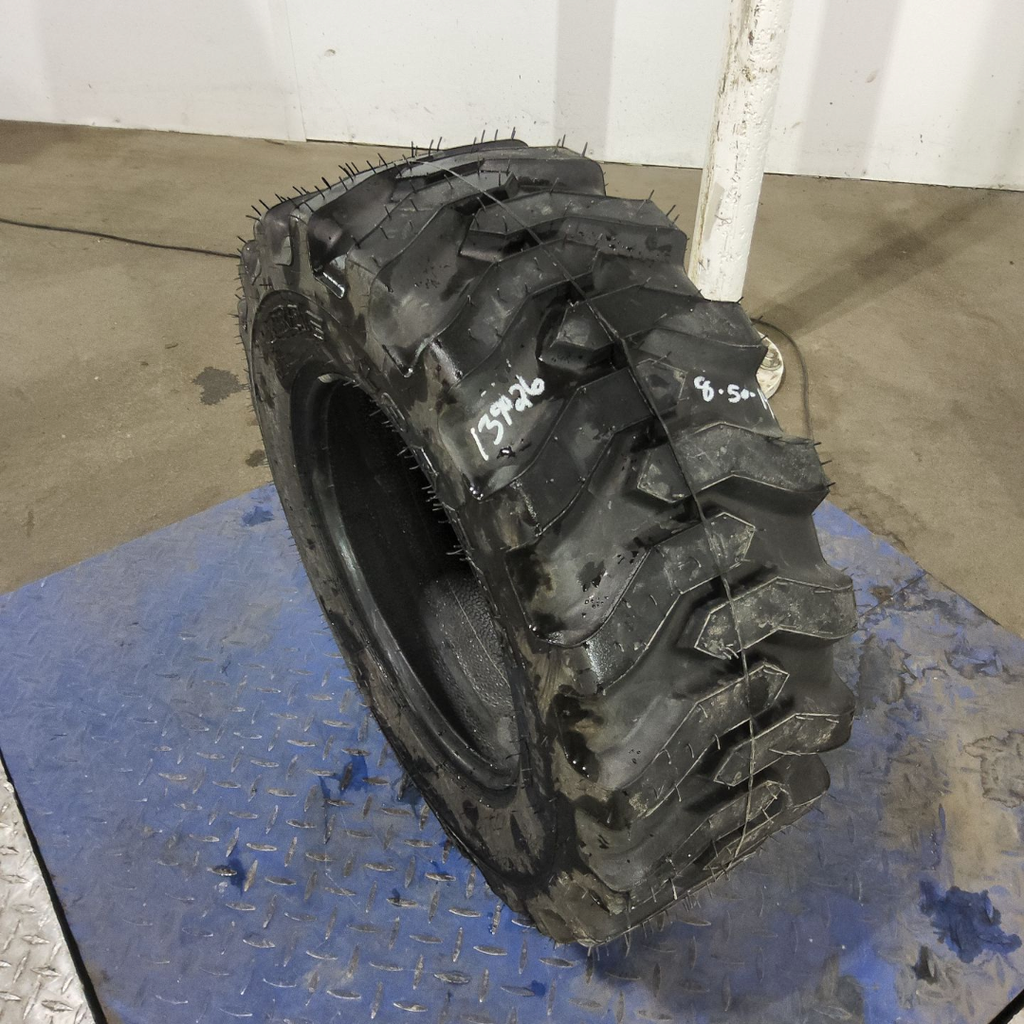 25x8.50-14NHS Titan Farm Trac Loader R-4 C (6 Ply), 99%