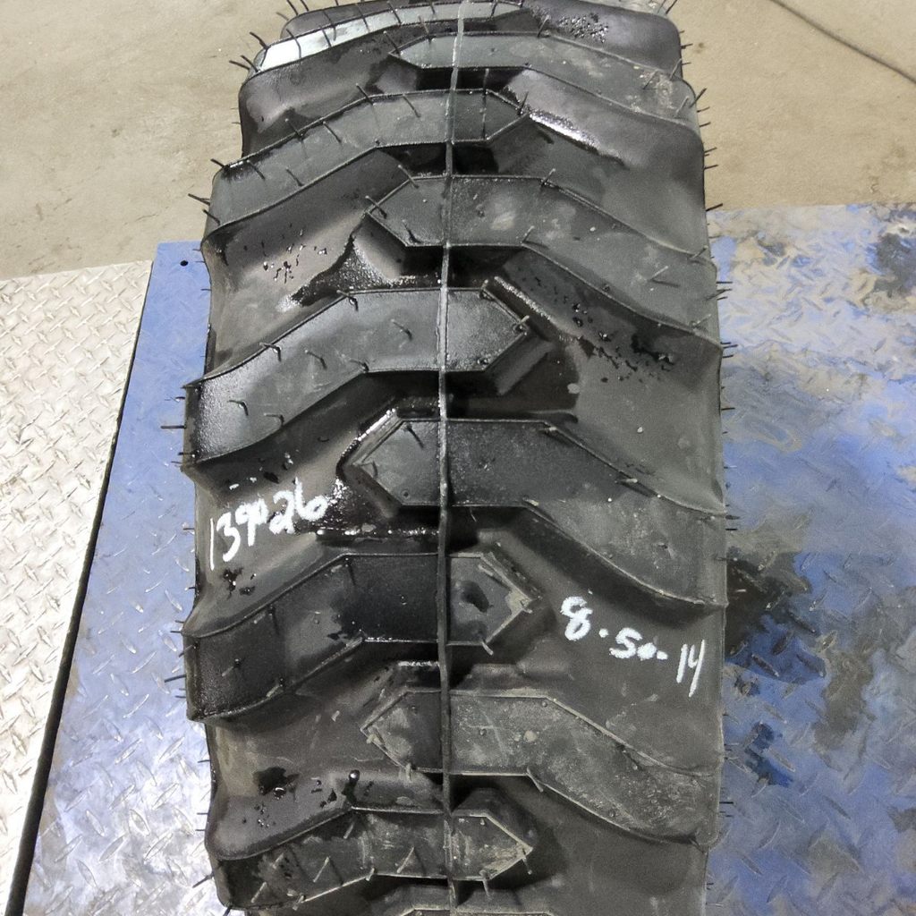 25x8.50-14NHS Titan Farm Trac Loader R-4 C (6 Ply), 99%