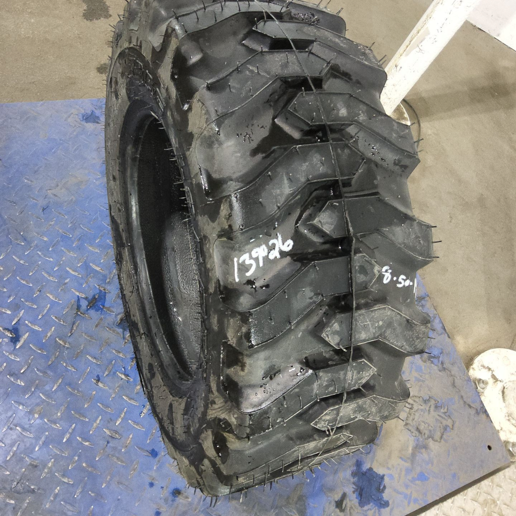 25x8.50-14NHS Titan Farm Trac Loader R-4 C (6 Ply), 99%