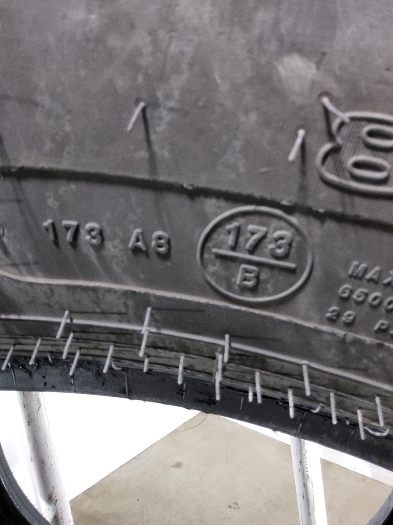 800/70R38 Goodyear Farm DT820 Super Traction R-1W 173A8 85%