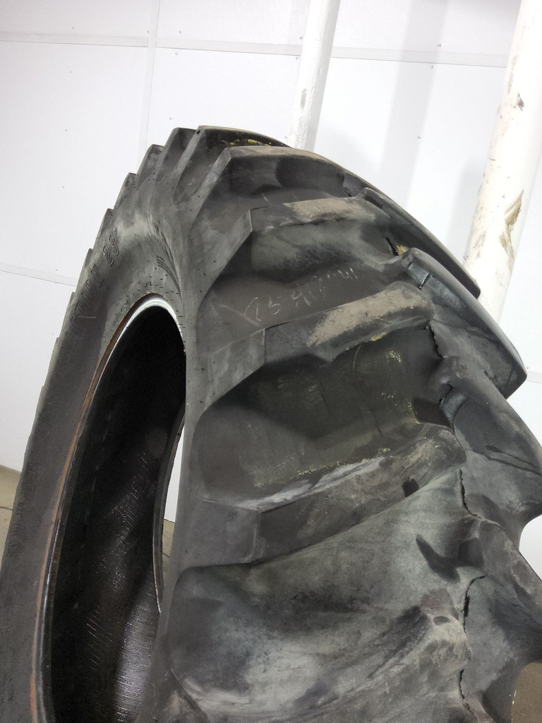 20.8-38 Firestone Super All Traction 23 R-1 D (8 Ply), 85%