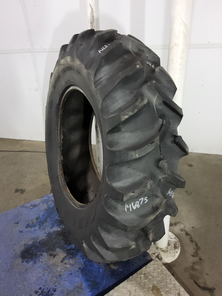 14.9-28 Goodyear Farm Dyna Torque II R-1 C (6 Ply), 90%