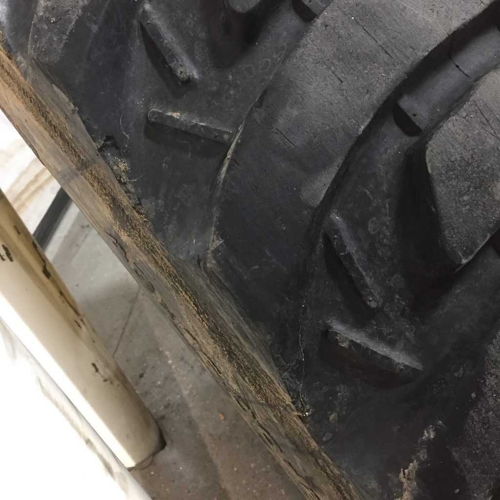 43/16.00-20 Galaxy Marathoner R-4 on John Deere Yellow 8-Hole Formed Plate 90%