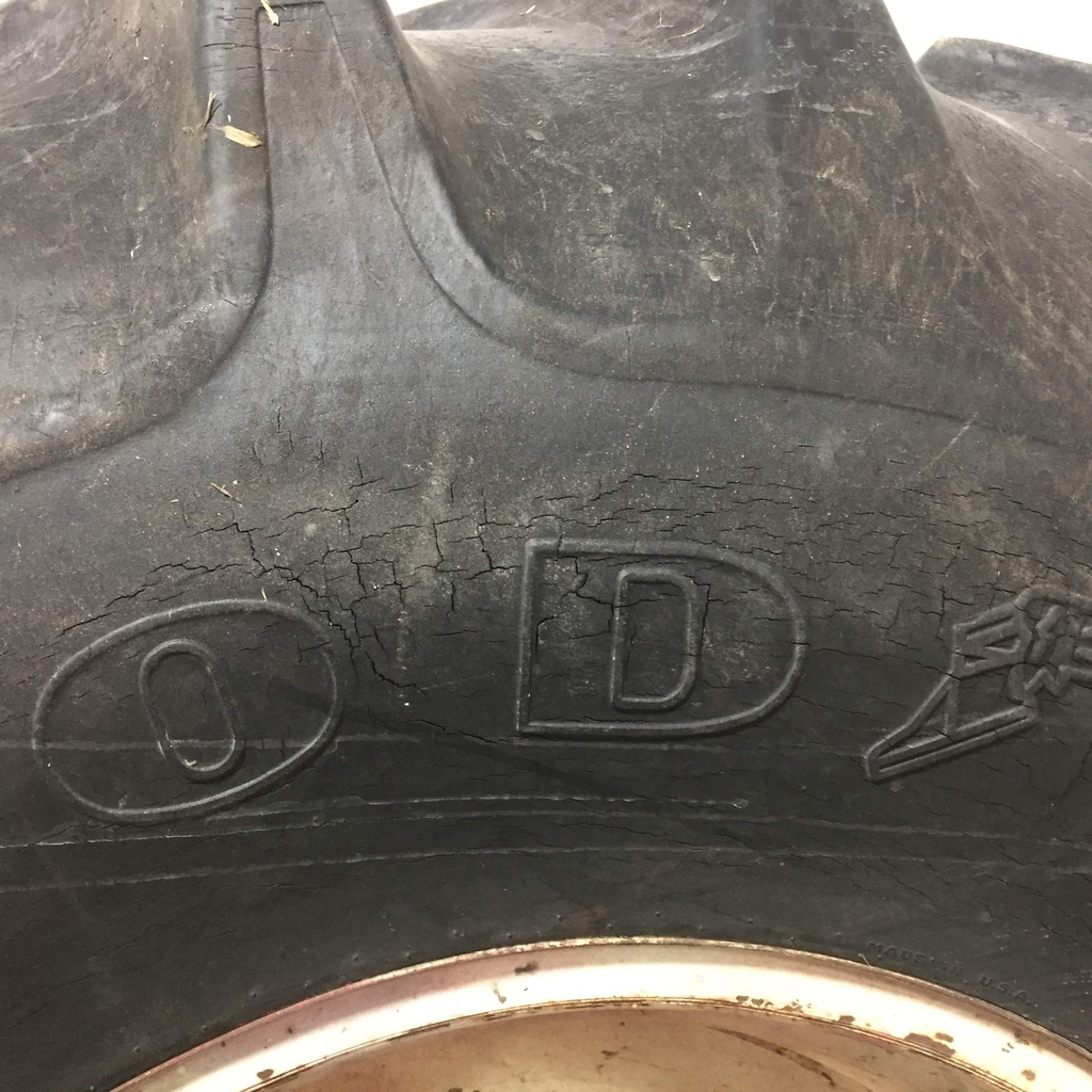 28/L-26 Goodyear Farm Dyna Torque II R-1, E (10 Ply) 70%