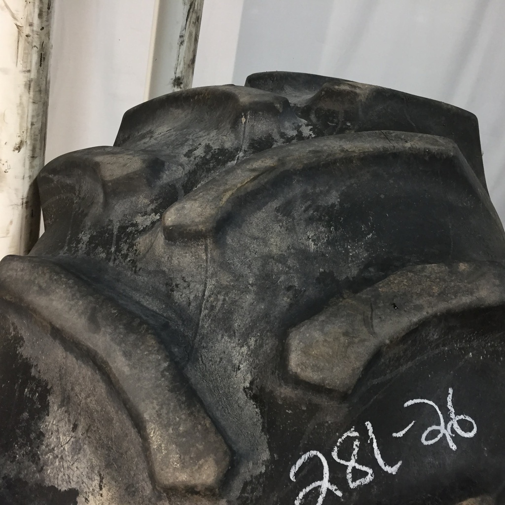 28/L-26 Goodyear Farm Dyna Torque II R-1, E (10 Ply) 70%