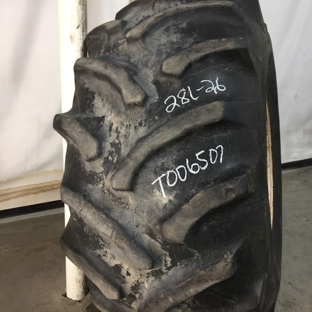 28/L-26 Goodyear Farm Dyna Torque II R-1, E (10 Ply) 70%