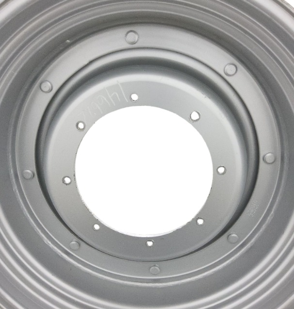 8-Hole Stub Disc Center for 28"-34" Rim, Case IH Silver Mist