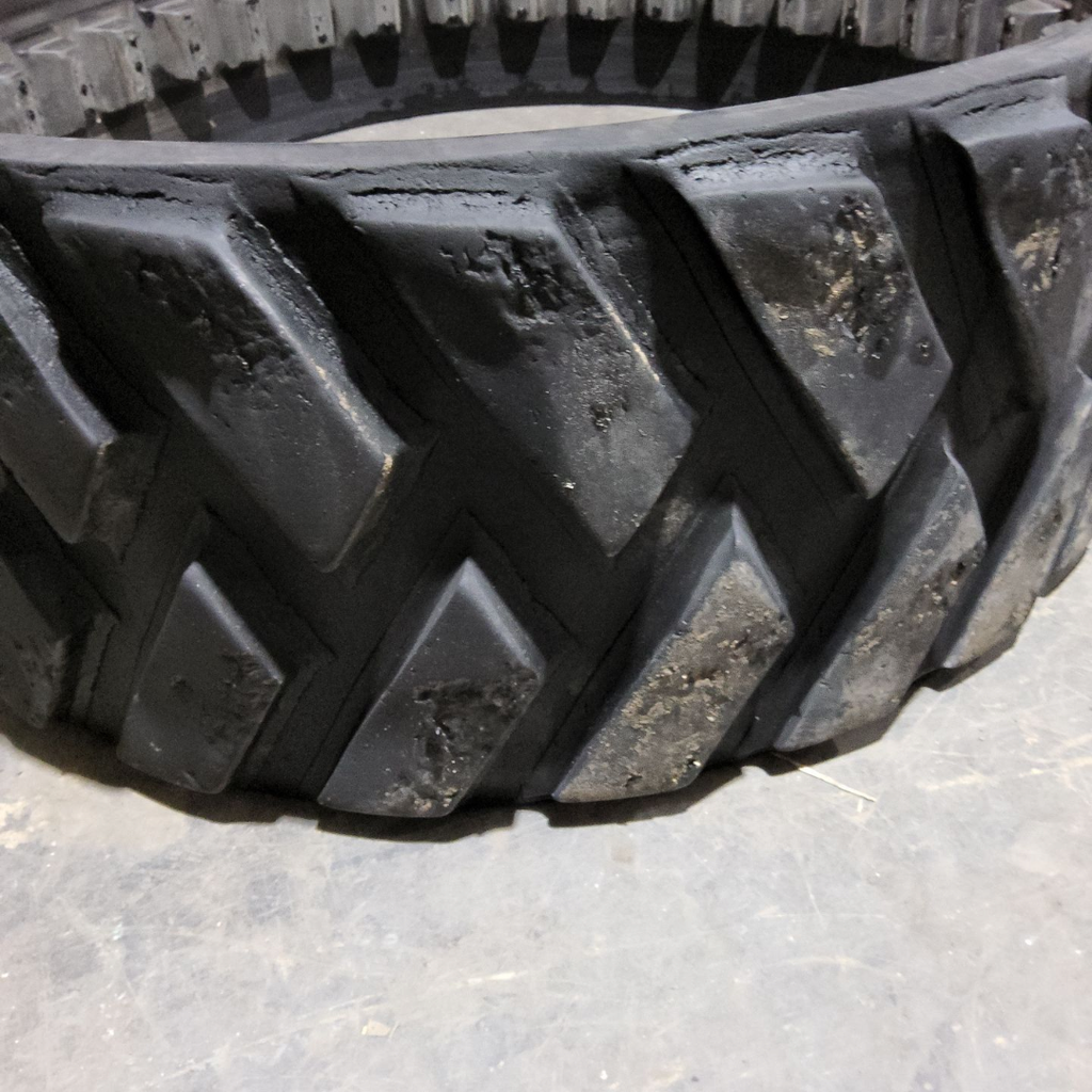 18" Camso Track RD 4500 (Front) John Deere 8RX 65%