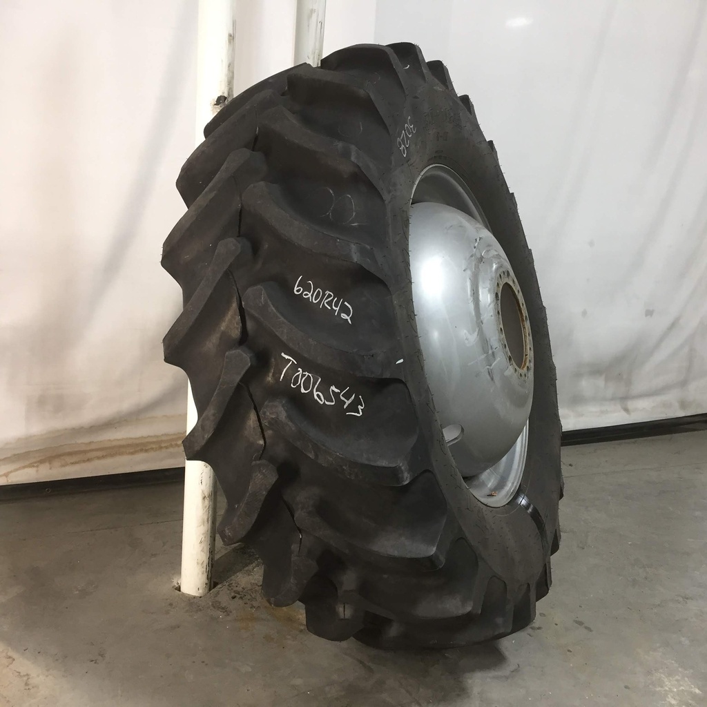 620/70R42 Firestone Radial All Traction DT R-1W on Case IH Silver Mist 20-Hole Dolly Dual 90%