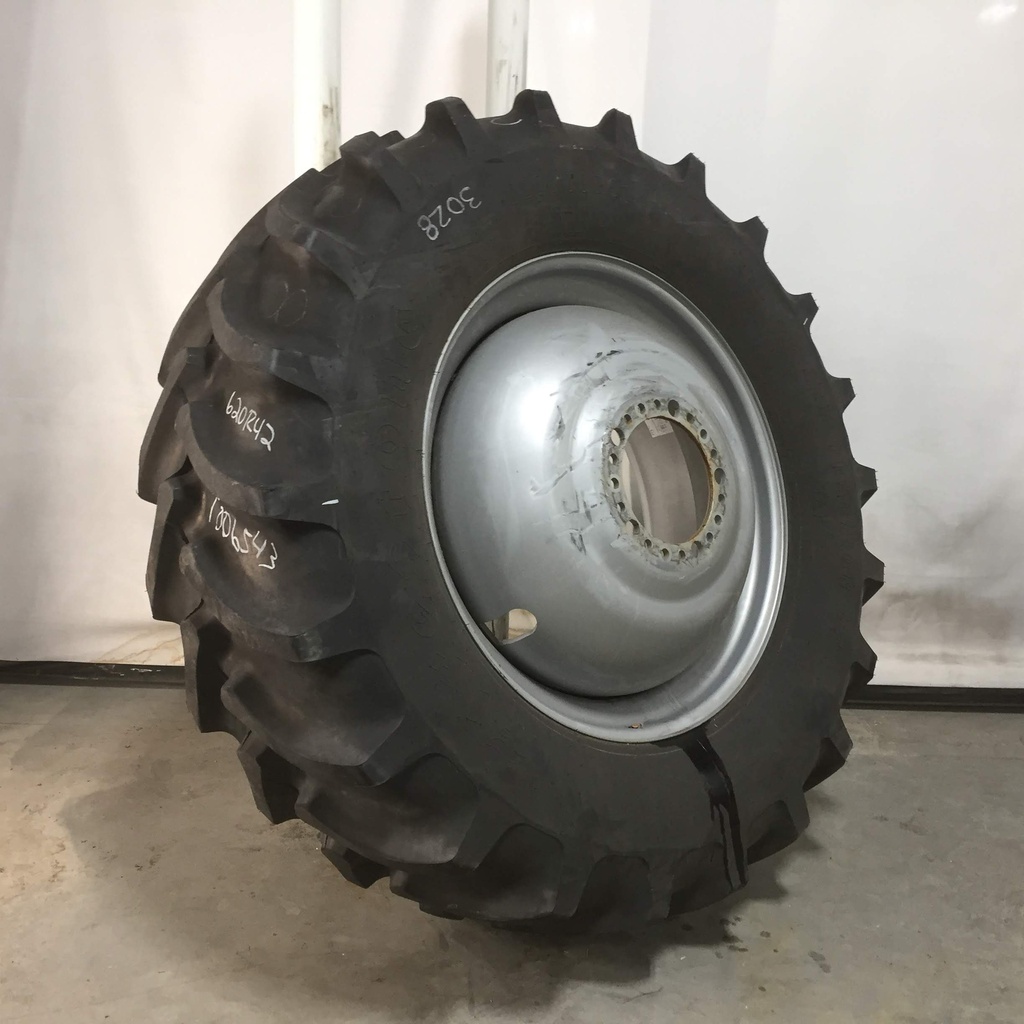 620/70R42 Firestone Radial All Traction DT R-1W on Case IH Silver Mist 20-Hole Dolly Dual 90%