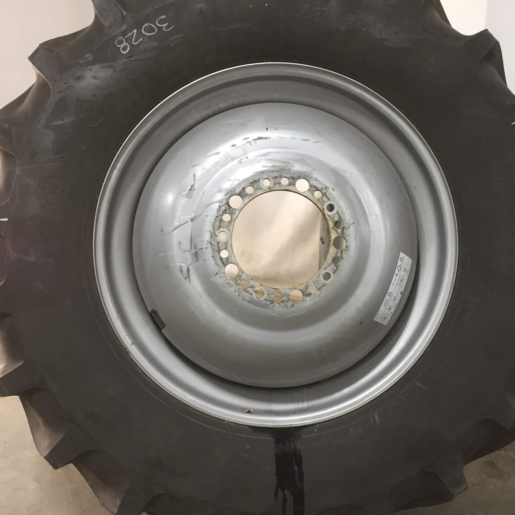 620/70R42 Firestone Radial All Traction DT R-1W on Case IH Silver Mist 20-Hole Dolly Dual 90%