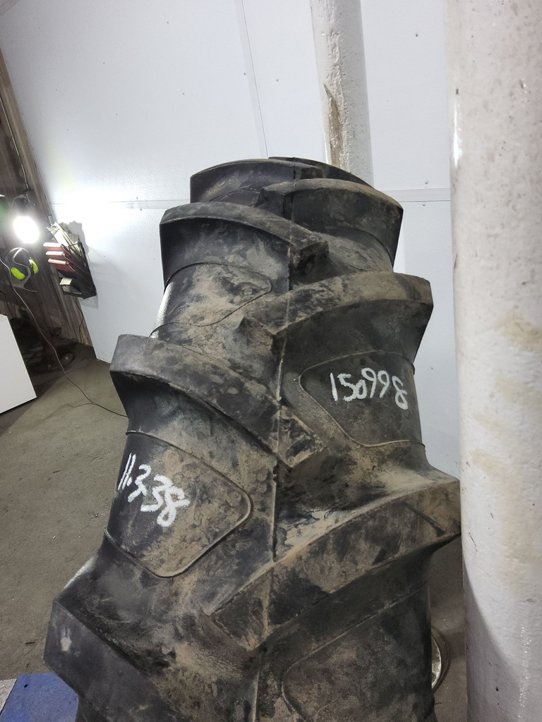 11.2-38 Titan Farm Hi Power Lug R-1 B (4 Ply), 95%