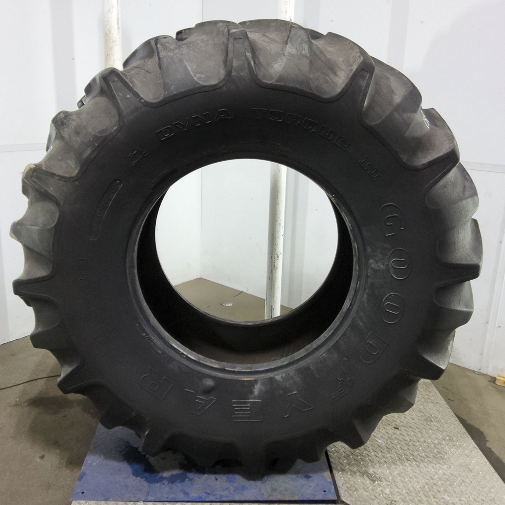 24.5-32 Goodyear Farm Dyna Torque II R-1 F (12 Ply), 80%