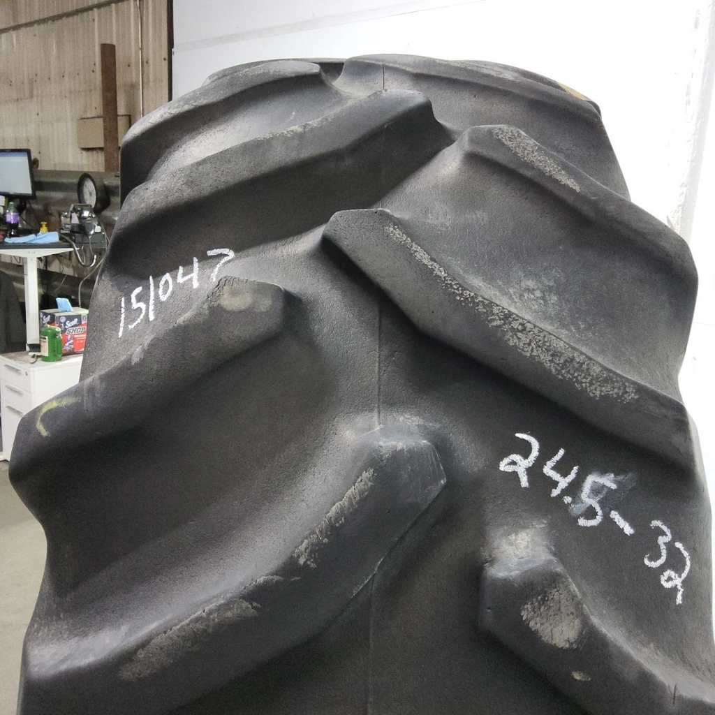24.5-32 Goodyear Farm Dyna Torque II R-1 F (12 Ply), 80%
