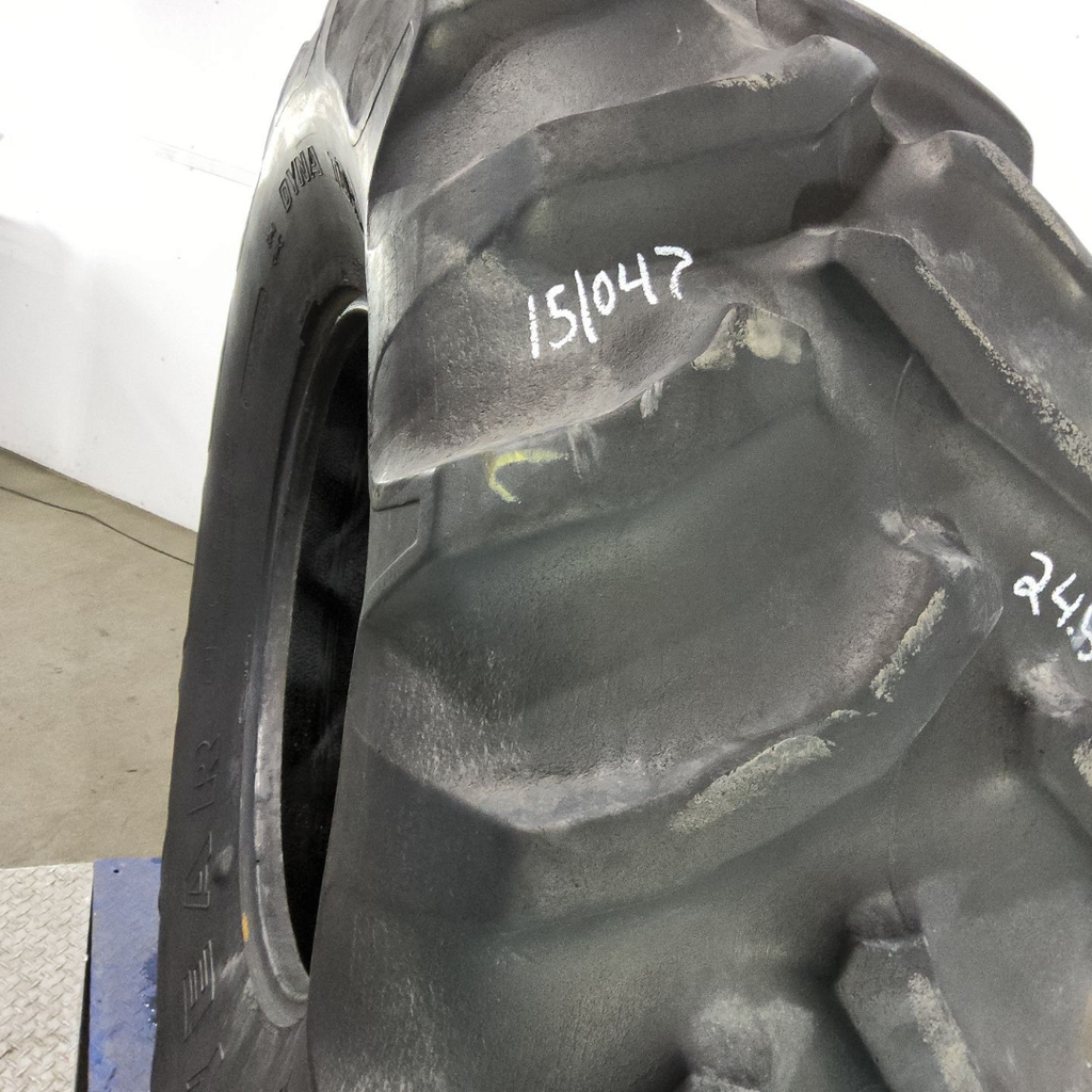 24.5-32 Goodyear Farm Dyna Torque II R-1 F (12 Ply), 80%
