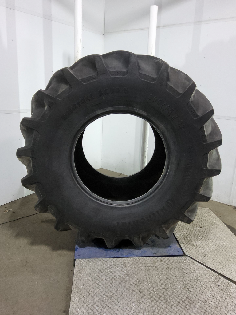 800/65R32 Continental AC70 Radial R-1W 172A8 70%