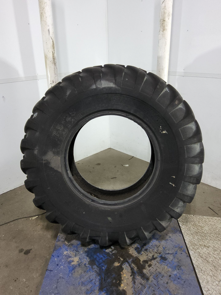 17.5-25 American Farmer (STA) American Contractor Loader Grader E-2/G-2/L-2 F (12 Ply), 85%
