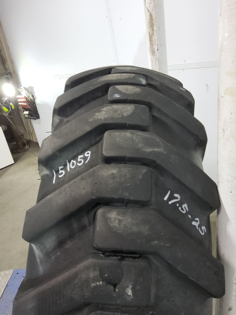 17.5-25 American Farmer (STA) American Contractor Loader Grader E-2/G-2/L-2 F (12 Ply), 85%