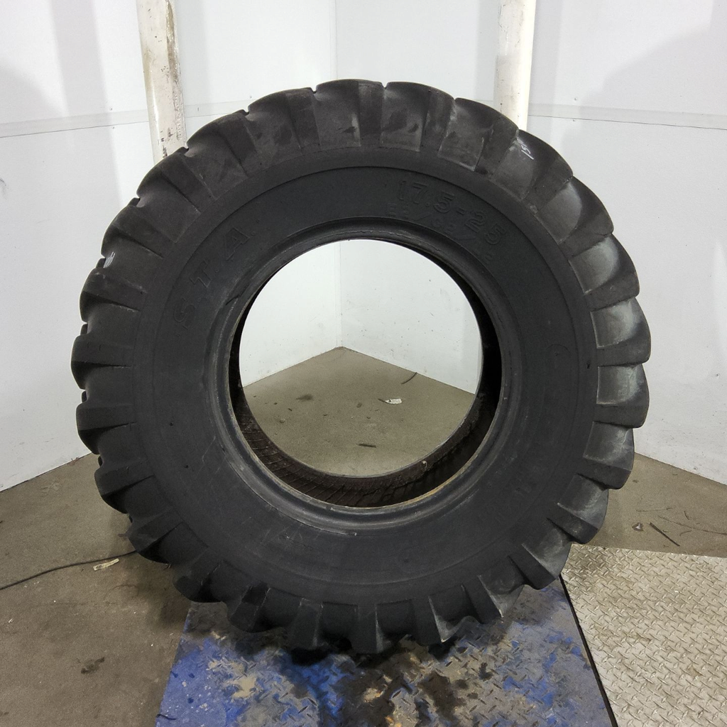 17.5-25 American Farmer (STA) American Contractor Loader Grader E-2/G-2/L-2 F (12 Ply)