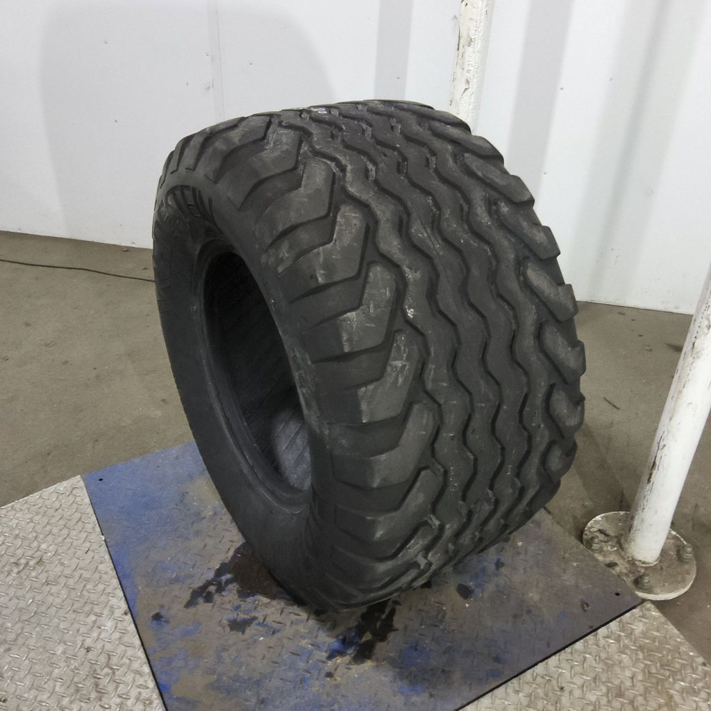 500/55-20 Vredestein Flotation + HF-3 138A8 70%