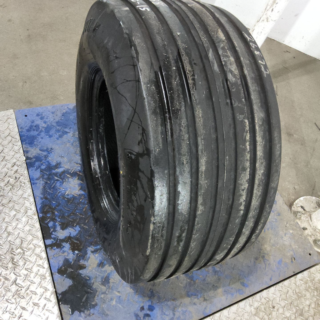 31x13.50-15 Titan Farm Flo-Trac Rib HF-1 D (8 Ply), 90%