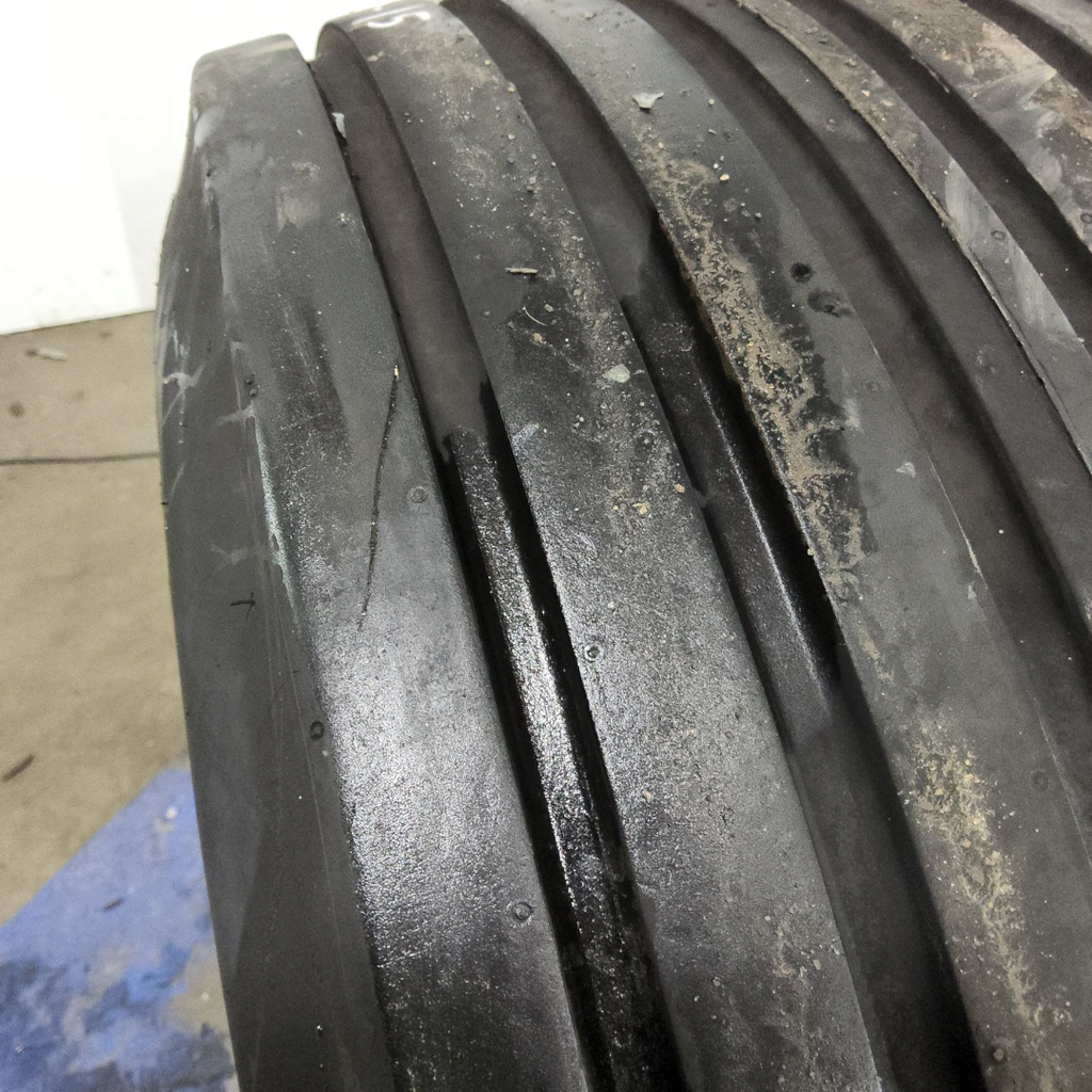 31x13.50-15 Titan Farm Flo-Trac Rib HF-1 D (8 Ply), 90%
