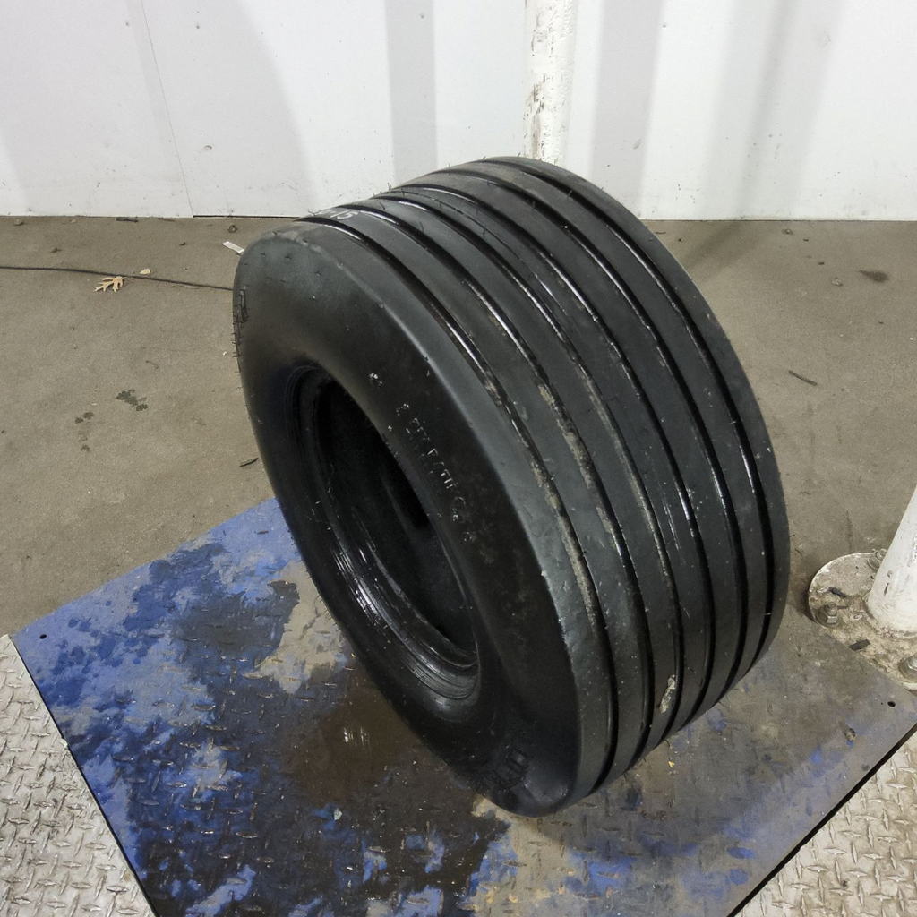 31x13.50-15 Titan Farm Flo-Trac Rib HF-1 D (8 Ply), 99%