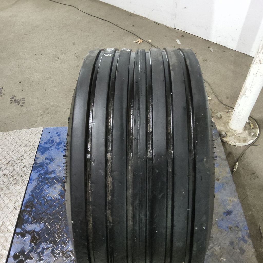 31x13.50-15 Titan Farm Flo-Trac Rib HF-1 D (8 Ply), 99%