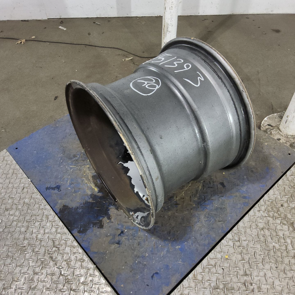 16"W x 20"D, Case IH Silver Mist 8-Hole Flat Plate
