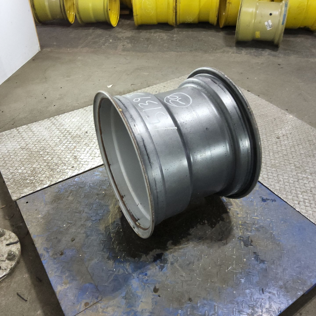 16"W x 20"D, Case IH Silver Mist 8-Hole Flat Plate