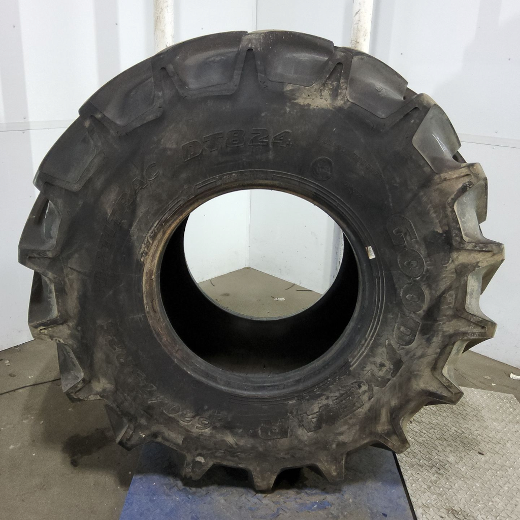 620/75R26 Goodyear Farm DT824 Optitrac R-1W 95%