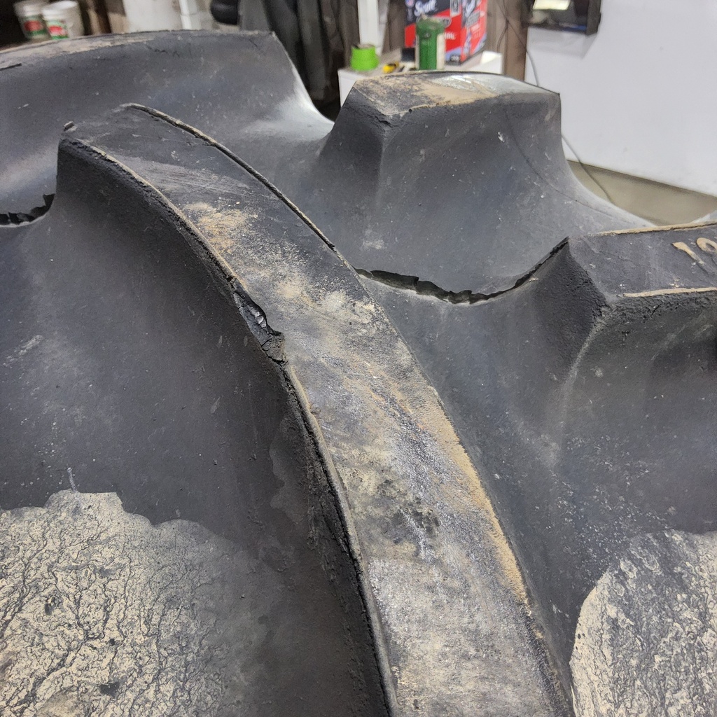 18.4-26 Titan Farm Hi Traction Lug R-1 C (6 Ply), 99%